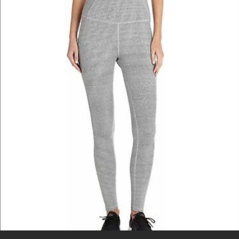 - NWOT Danskin women's leggings
